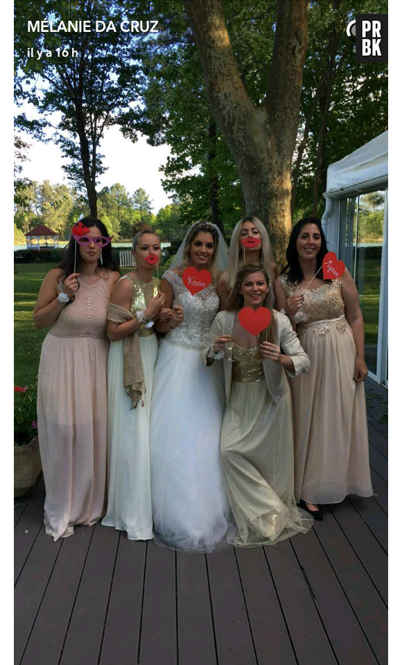 Mélanie Da Cruz sublime au mariage de son amie Myriam le 6 mai 2017