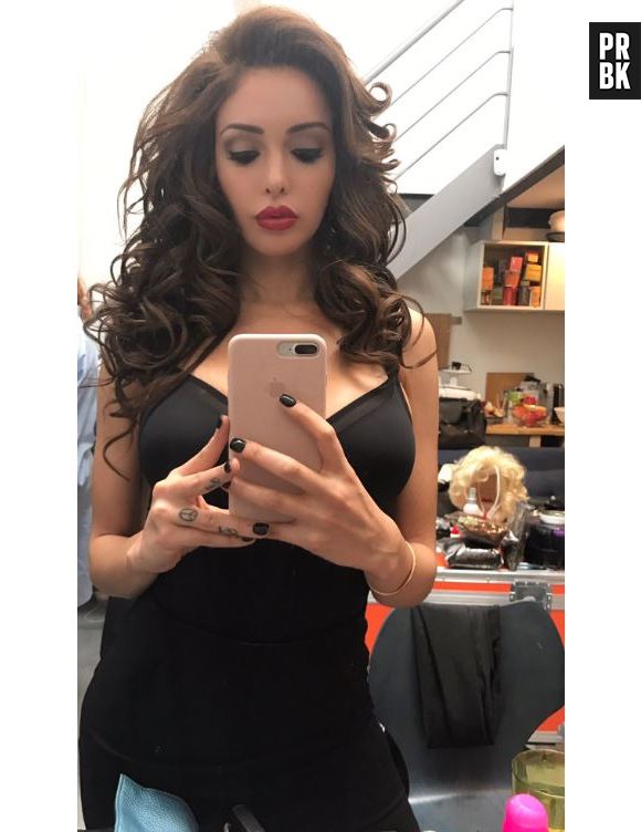 Nabilla Benattia a-t-elle fait une réduction mammaire ? Elle répond !