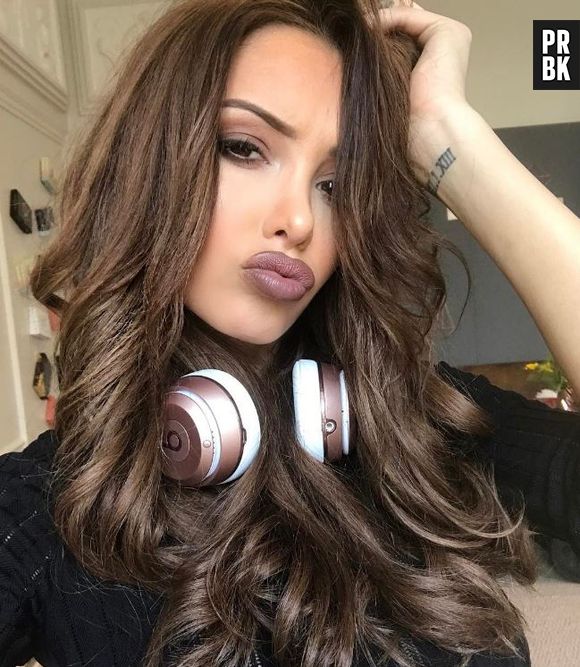 Nabilla Benattia a-t-elle fait une réduction mammaire ? Elle répond !