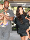  Kim Kardashian et Kanye West : leur mère porteuse attendrait des jumeaux ! 
  