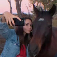 Nabilla : son selfie avec un cheval dégénère... sa réaction est à mourir de rire !