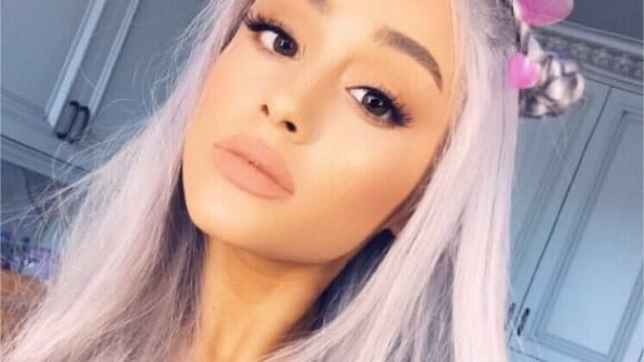 Ariana Grande métamorphosée : elle craque aussi pour la mode des cheveux gris