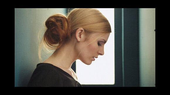 Elodie Frégé ... Le clip de son dernier single... La fille de l'après-midi