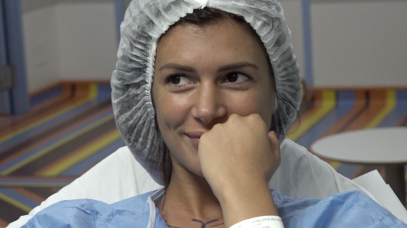 Zéro complexe : les premières images de l'émission de chirurgie avec 17 candidats de TV réalité