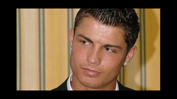 Christiano Ronaldo ... Il fait de la pub pour sa page facebook