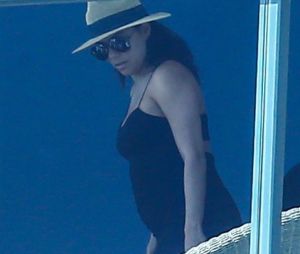 Eva Longoria enceinte : la star dévoile son baby bump !
