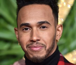 Lewis Hamilton crée la polémique en se moquant de son neveu habillé en princesse !