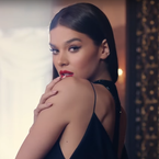 Clip "Capital Letters" : Hailee Steinfeld sexy et glamour pour "50 nuances plus claires" ?