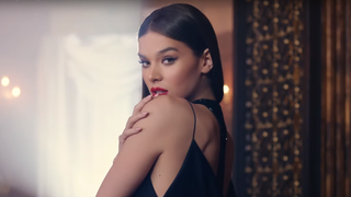 Clip "Capital Letters" : Hailee Steinfeld sexy et glamour pour "50 nuances plus claires" ?
