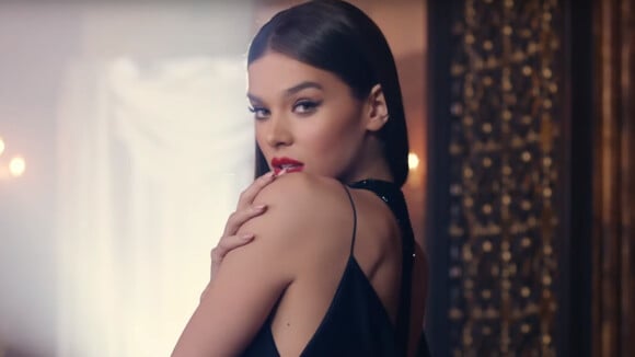 Clip "Capital Letters" : Hailee Steinfeld sexy et glamour pour "50 nuances plus claires" ?