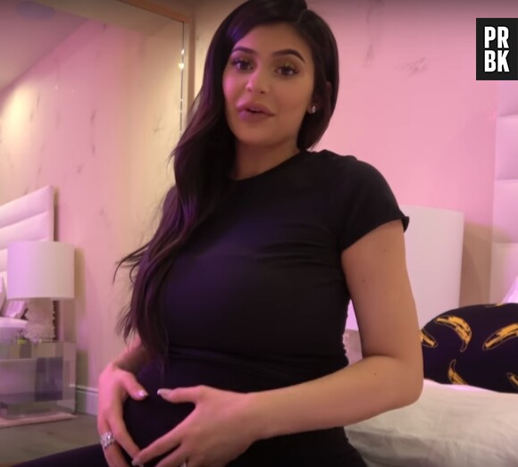 Kylie Jenner dévoile son baby bump en vidéo