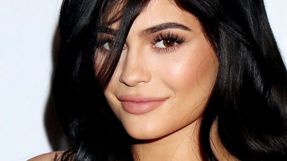 Kylie Jenner maman : découvrez le prénom très surprenant de sa fille et sa première photo
