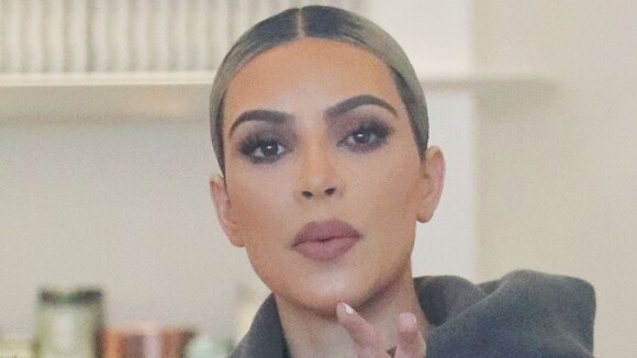 Kim Kardashian "invente" le hot dog sushi : le web partagé entre génie et vomi