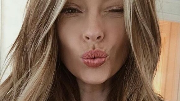 Caroline Receveur enceinte, elle dévoile fièrement son baby bump