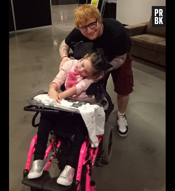 Ed Sheeran a réalisé le rêve d'Holley Lavington, une enfant malade qui est fan de lui, en allant la rencontrer avant son concert !