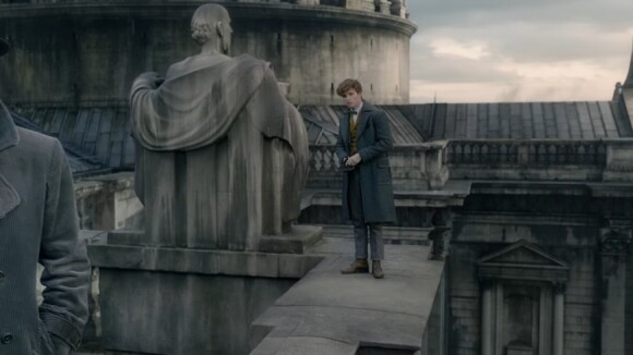 Les Animaux Fantastiques 2 : Poudlard de retour dans une bande-annonce sombre et épique