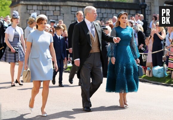 Princesse Eugenie et Princess Beatrice avec le duc d'York au mariage de Meghan Markle et du Prince Harry.