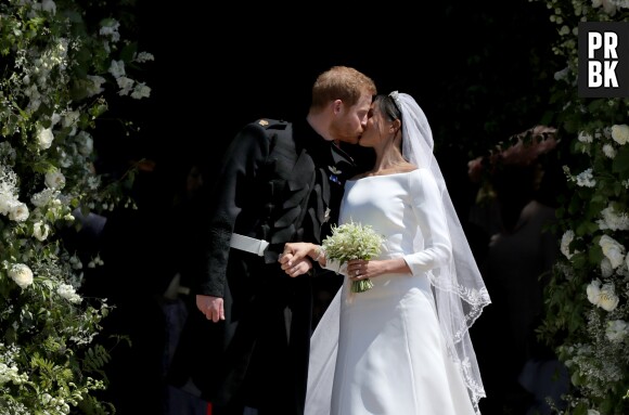 Meghan Markle et le Prince Harry s'embrassent lors de leur mariage