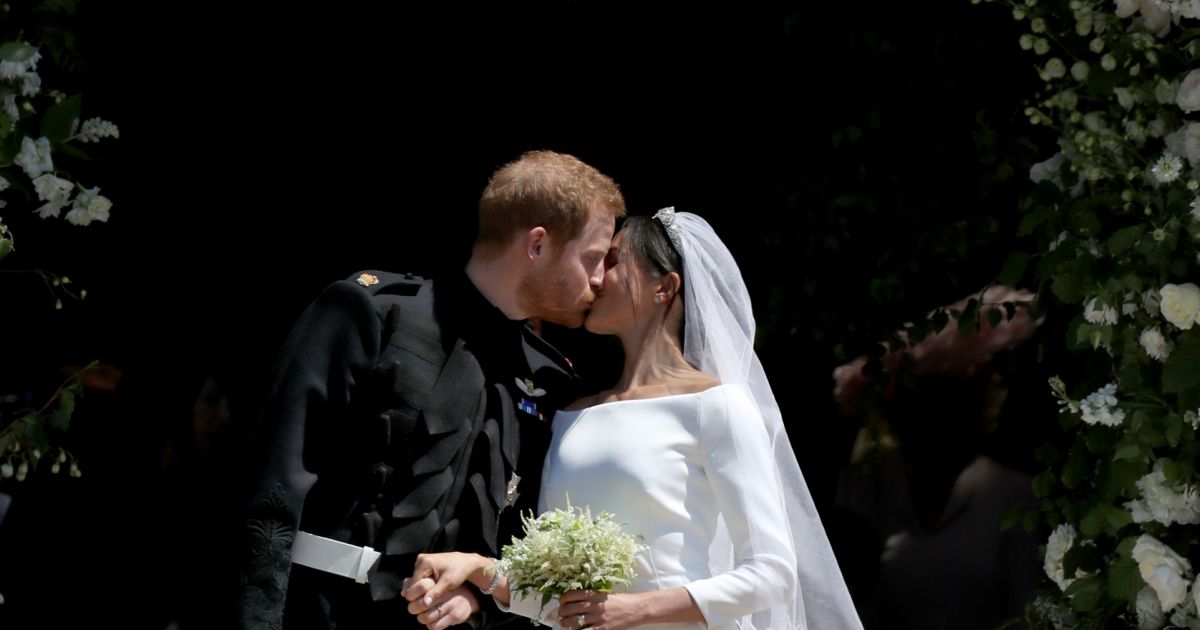 Meghan Markle Et Le Prince Harry Sembrassent Lors De Leur Mariage Purebreak 