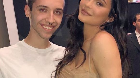 Kylie Jenner offre un cadeau de 2.000 dollars à un fan pour ses 21 ans ?