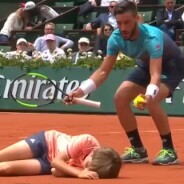 Roland-Garros 2018 : Damir Dzumhur et un ramasseur de balles se percutent, la vidéo choc 🎾