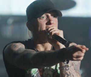 Eminem crée la panique en plein concert avec un bruit d'arme à feu : ses fans en colère