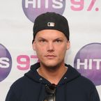Avicii enterré dans l'intimité en Suède, Bob Sinclar réagit à sa mort