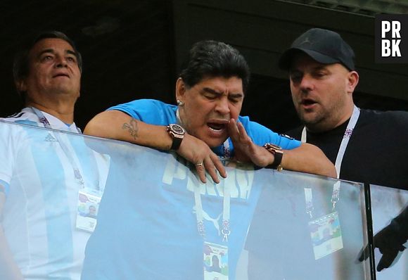 Diego Maradona : doigts d'honneur, malaise... Un show controversé pendant le match Nigeria-Argentine !