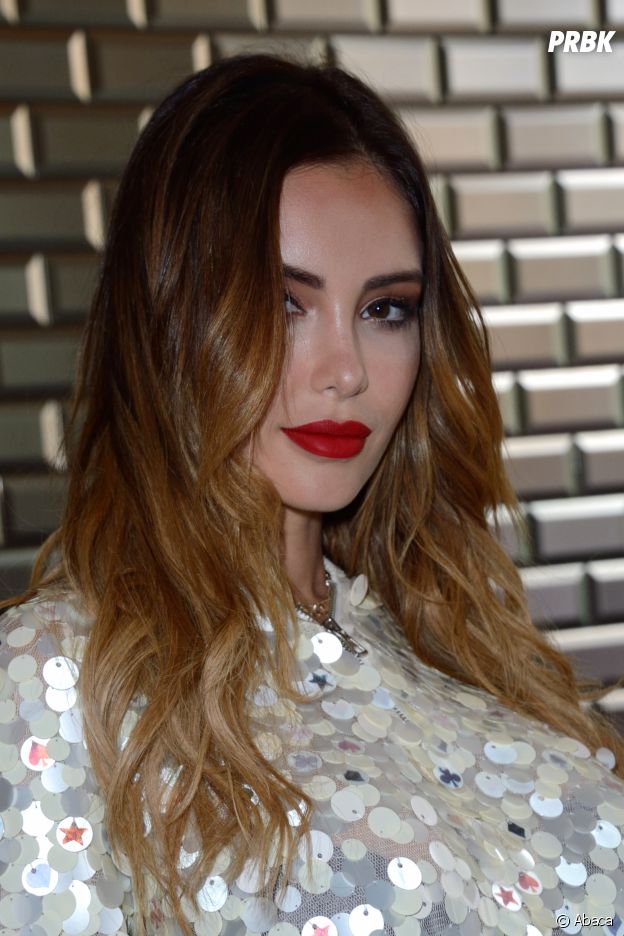 Nabilla Benattia et Thomas Vergara canons à la fashion week parisienne : les amoureux au front row du défilé Jean-Paul Gaultier automne-hiver 2018/2019.