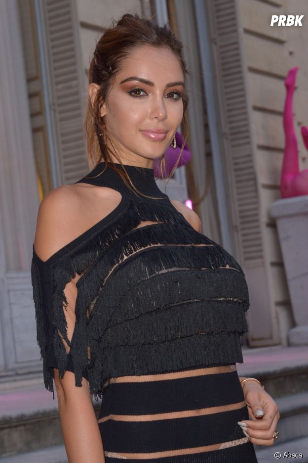 Nabilla Benattia et Thomas Vergara canons à la fashion week parisienne : les amoureux au front row du défilé Jean-Paul Gaultier automne-hiver 2018/2019.