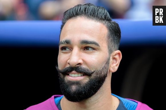 Adil Rami fiancé à Pamela Anderson ? Le footballeur répond !