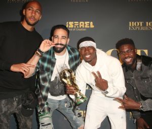 Paul Pogba, Adil Rami, Samuel Umtiti et Steven Nzonzi s'éclatent avec la coupe du monde à la Maxim Hot 100 Experience à Los Angeles !