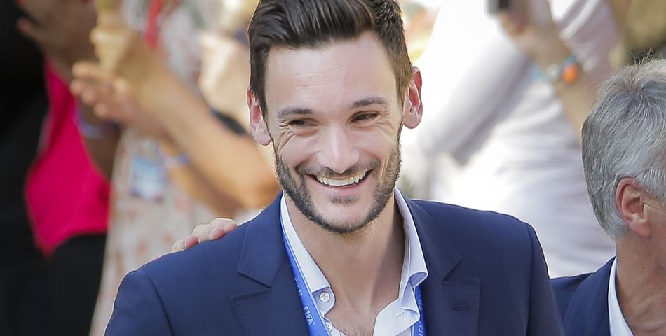 Hugo Lloris avec la Coupe du Monde 2018 à l&#039;Elysée le 16 juillet