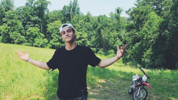 Ethan Dolan hospitalisé après un accident de moto, Grayson avoue avoir eu très peur