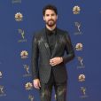 Darren Criss sur le tapis rouge des Emmy Awards 2018 le 17 septembre à Los Angeles