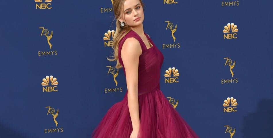 Joey King sur le tapis rouge des Emmy Awards 2018 le 17 septembre à Los Angeles