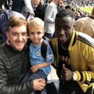 Benjamin Mendy fait vivre une journée de rêve à un supporter et son fils
