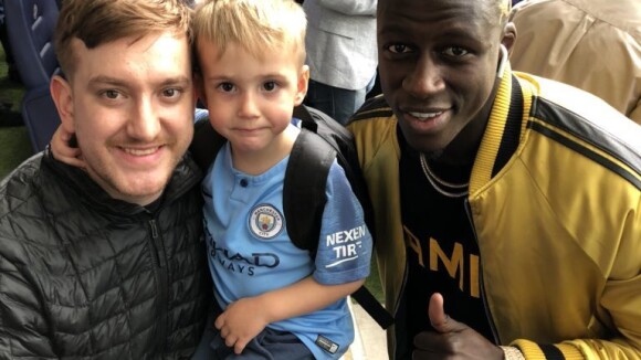 Benjamin Mendy fait vivre une journée de rêve à un supporter et son fils