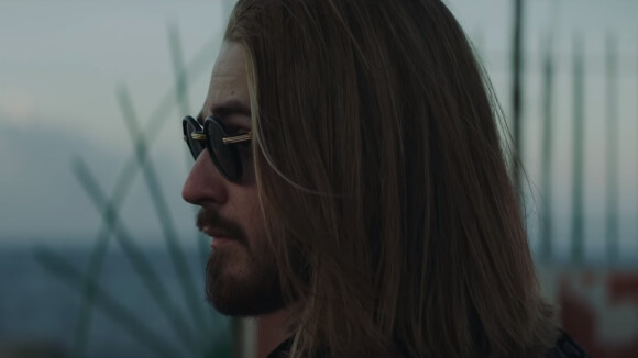 Clip "Le Code" : SCH fait le point sur sa vie "seul dans la vallée"
