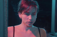 Gaëlle Garcia Diaz invite l'actrice porno Cara Saint-Germain et Joeystarr dans le clip de "Natasha"