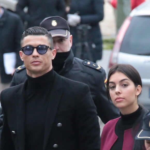 Le verdict du procès de Cristiano Ronaldo pour fraude fiscale est tombé : il doit payer une amende mais ne fera pas de prison ferme.