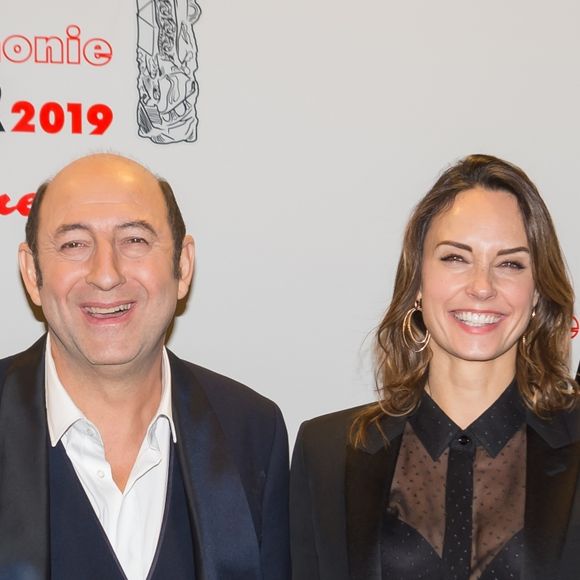 Kad Merad et Julie Vignali sur le tapis rouge des César 2019 le 22 février à Paris