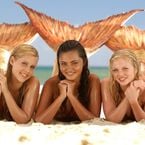 Phoebe Tonkin, Claire Holt... que deviennent les actrices de H2O ?