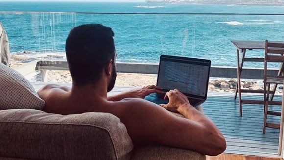 Vous cherchez le "job le plus cool du monde" ? Ce BG millionnaire n'attend que vous pour voyager ✈