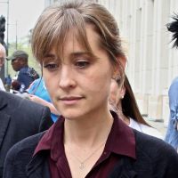 Allison Mack (Smallville) plaide coupable pour deux chefs d&#039;accusation liées à la secte sexuelle