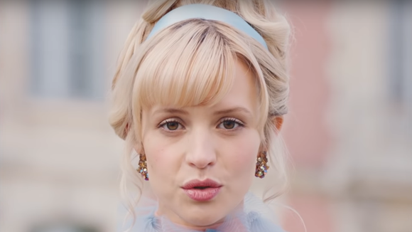 Clip "Balance ton quoi" : Angèle fait appel à Pierre Niney pour dénoncer le sexisme