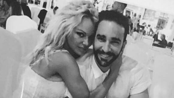 Pamela Anderson annonce sa rupture avec Adil Rami : "j'ai été trompée, il vivait une double vie"