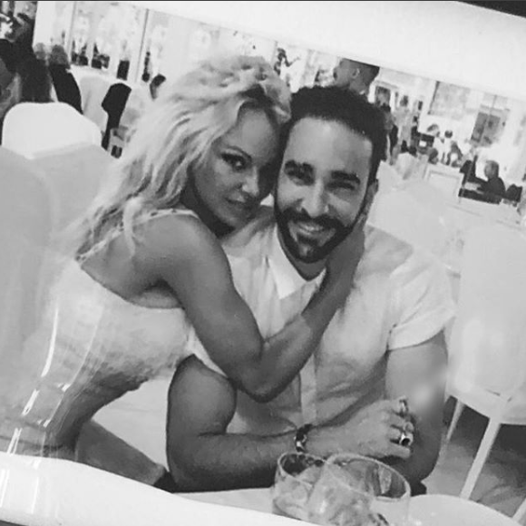 Pamela Anderson annonce sa rupture avec Adil Rami : "j'ai été trompée, il vivait une double vie"