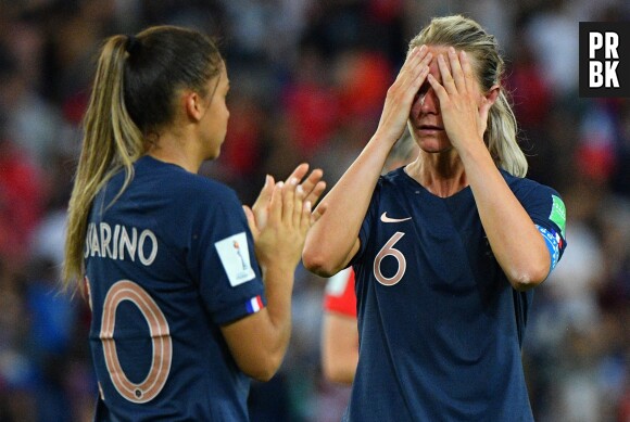 Les Bleues ont perdu en 8ème de finale : les twittos en colère à propos du pénalty non donné durant le match France Etats-Unis (1 à 2). Une défaite difficile pour l'équipe de France féminine de football
