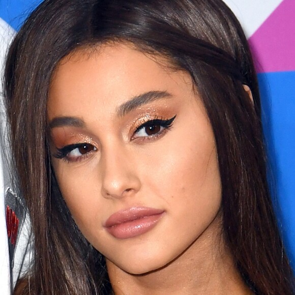 Ariana Grande en couple avec le chanteur Mikey, son "Boyfriend" du clip ?